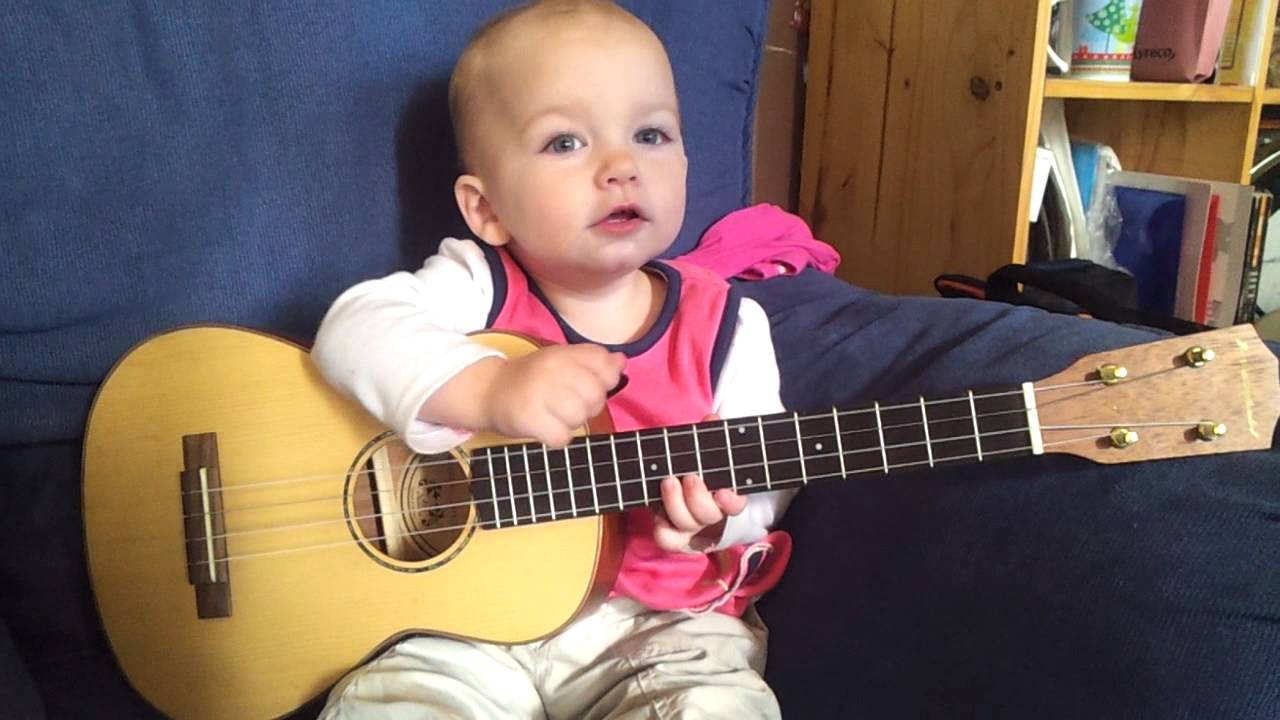 This baby is only one year old and plays the guitar - Today USA